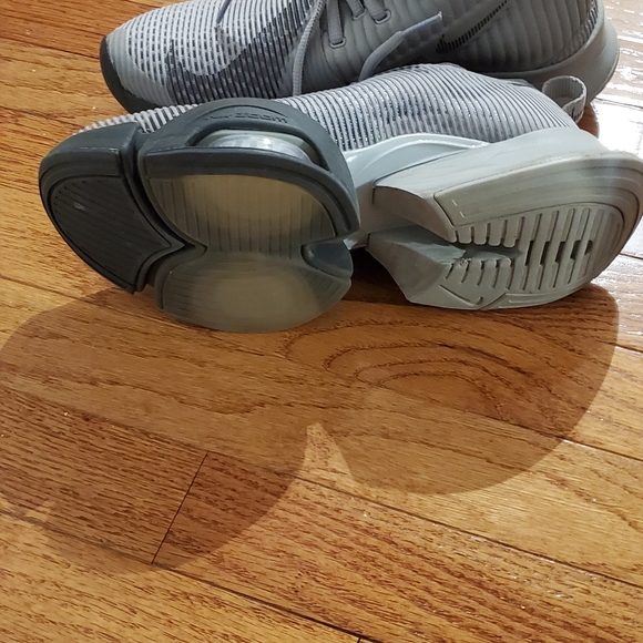 Nike - Picture 2 of 2